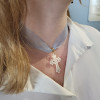 Collier grande croix en nacre ajourée à porter sautoir ou ras cou