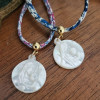 Collier Vierge à l’Enfant en nacre 20 mm pour première communion