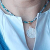 Collier Vierge à l’Enfant en nacre 20 mm pour première communion