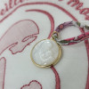 Collier Vierge à l’Enfant nacre plaqué or cordon