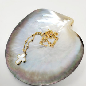 Collier croix en nacre sertie plaqué or - Bijou religieux femme