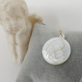 Collier Vierge à l’Enfant nacre 25 mm sur nacre, gravure détaillée