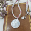 Collier Vierge à l’Enfant nacre 25 mm sur nacre, gravure détaillée